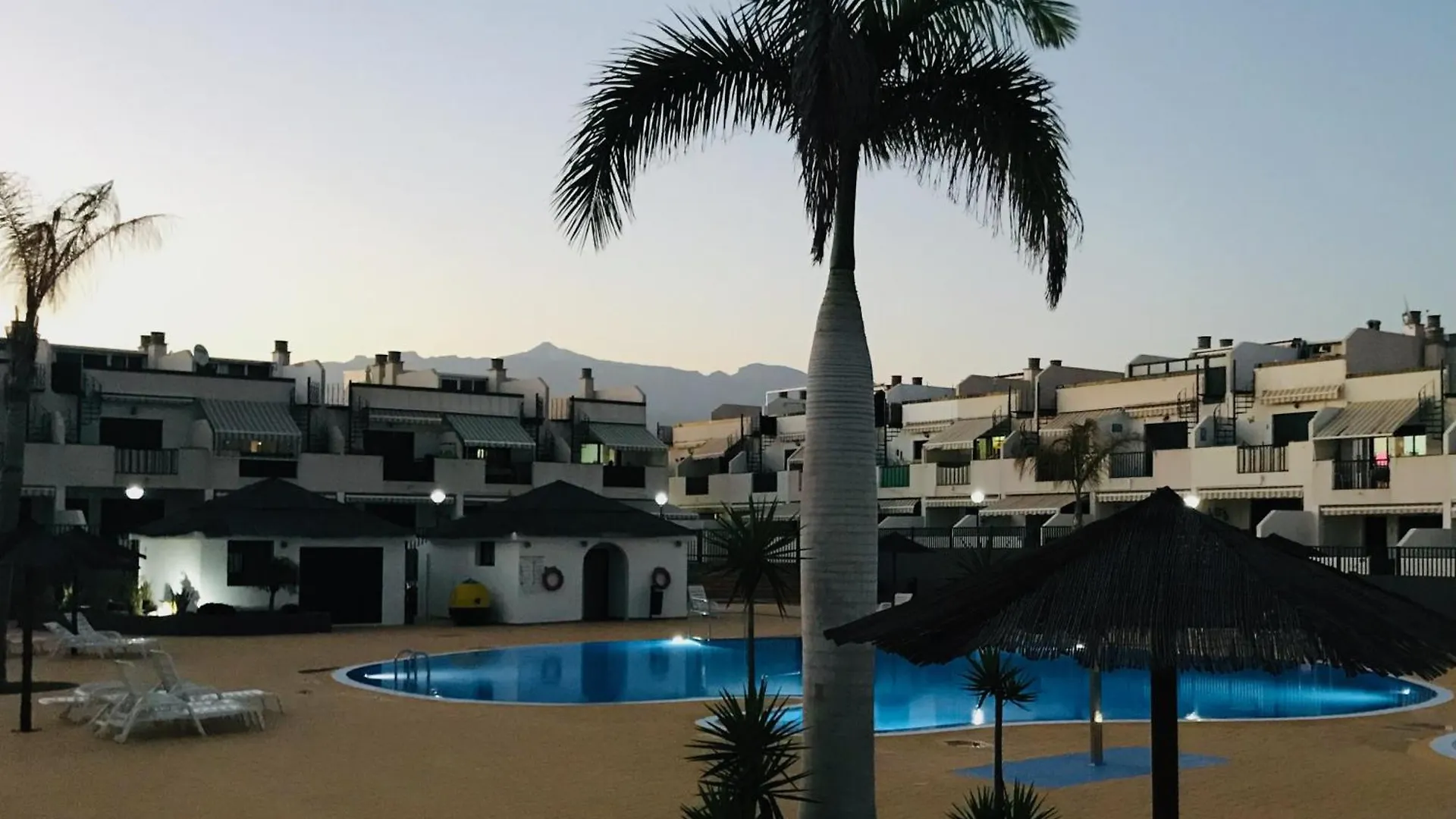 Appartement Geranios Avec Piscine Et Toit Terrasse Costa Del Silencio Spanje