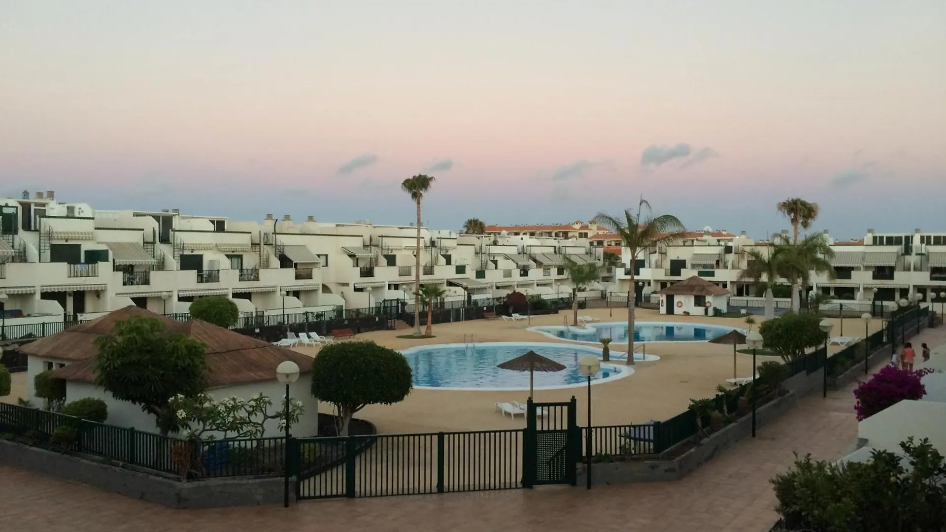 Appartement Geranios Avec Piscine Et Toit Terrasse Costa Del Silencio Spanje